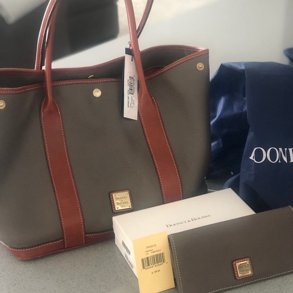 Dooney & Bourke Layla Tote and Slim Wallet Set
